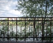 Polistuc metal gate