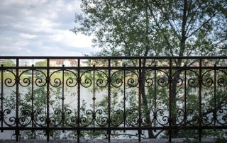 Polistuc metal gate